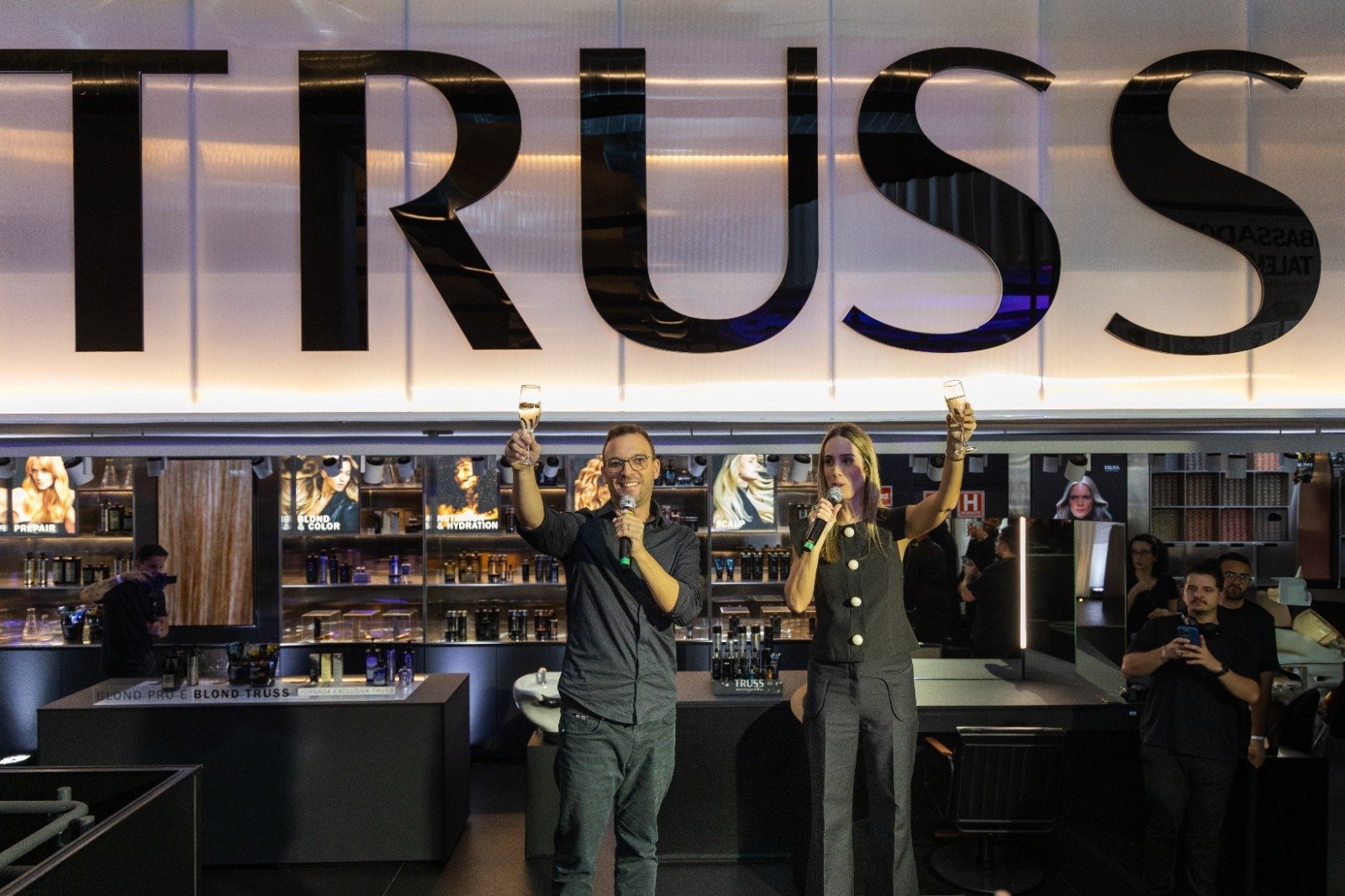 Daniel Knopfholz e Renata Gomide na abertura da TRUSS Academy em São Paulo