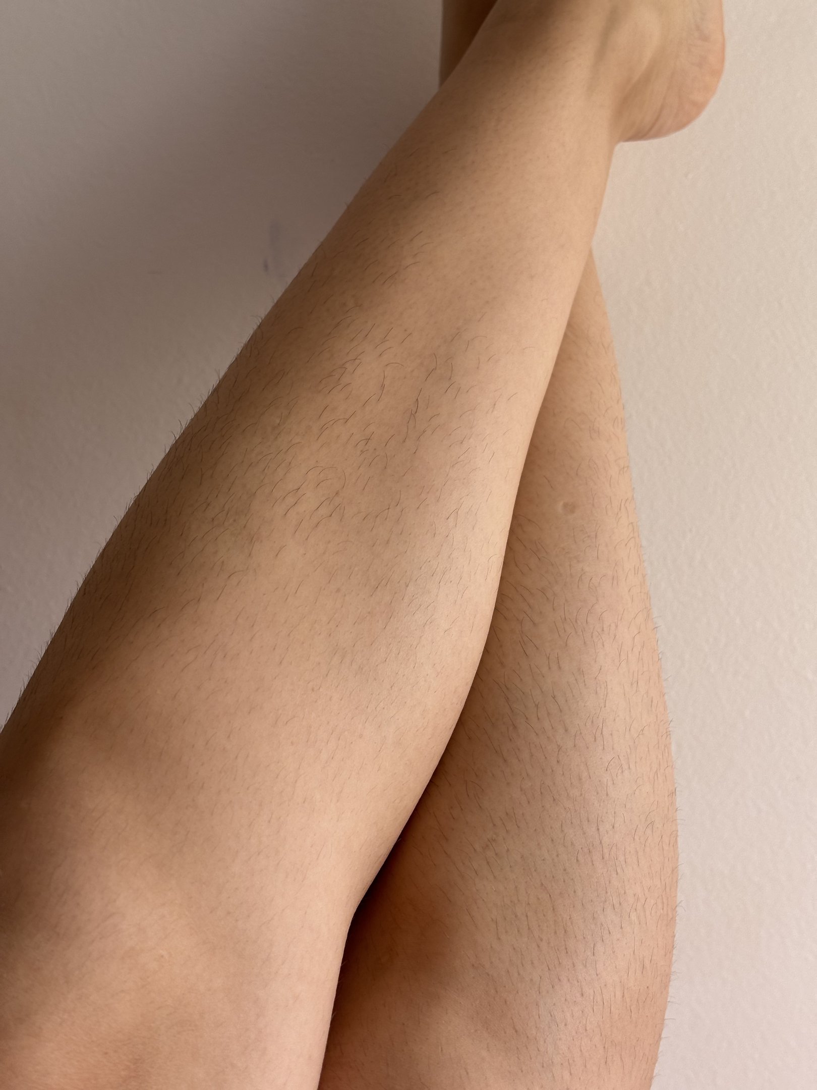 Antes da aplicação do Creme Hidratante Depilatório Corporal, de depilação indolor da Linha Cuide-se Bem Doçura na Pessegura 