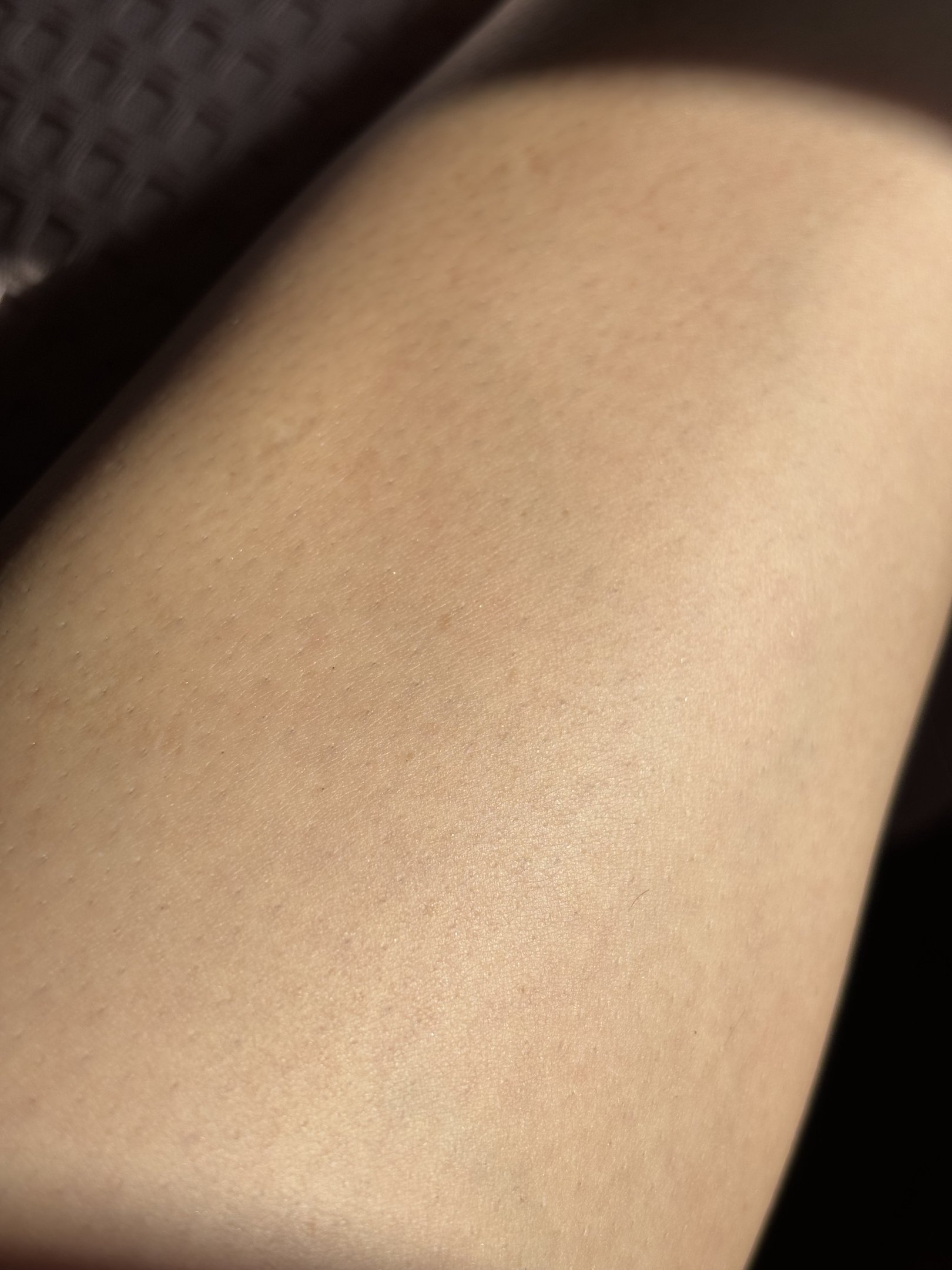 Depois da aplicação do Creme Hidratante Depilatório Corporal, de depilação indolor da Linha Cuide-se Bem Doçura na Pessegura