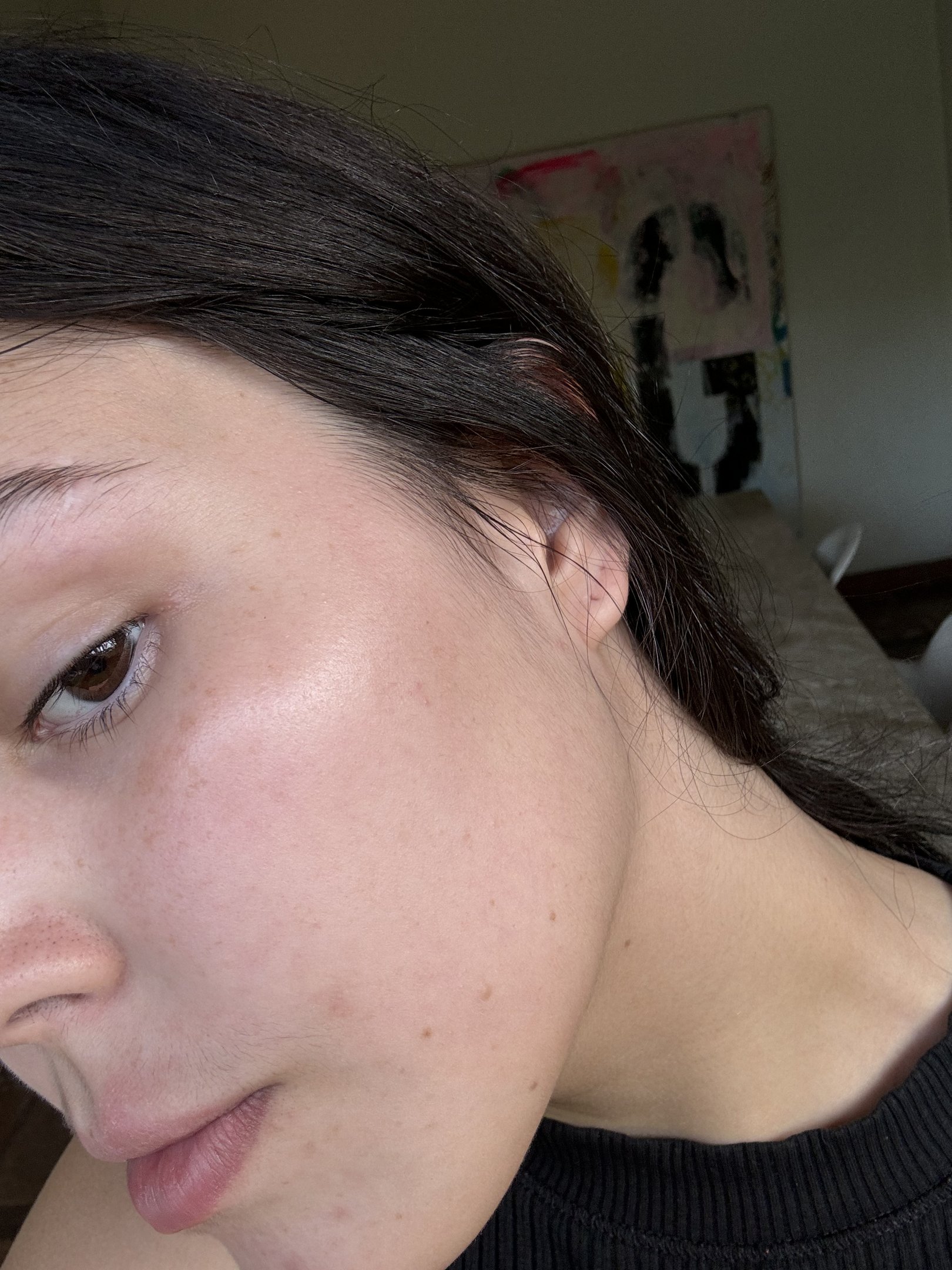 Rosto em close com pele suave e saudável, possivelmente após uso de produtos de skincare. produtos da Glow Recipe
