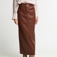 Saia Reta Midi em PU com Bolsos e Fenda Marrom