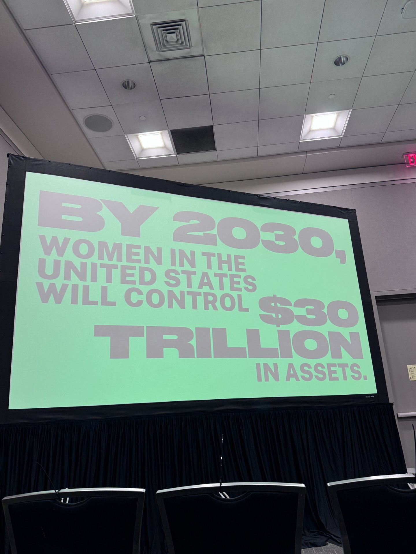 Mulheres nos EUA controlarão US$ 30 trilhões em ativos até 2030, apresentado na SXSW 2025.