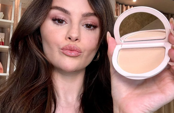 STEAL THE LOOK - BELEZA - O pó compacto está de volta — e mais forte do que nunca!