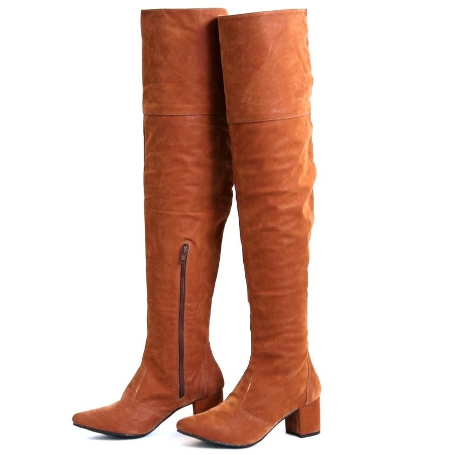 Bota Over The Knee Camurça Caramelo Cano Super Longo Na Coxa Salto 6cm Conf