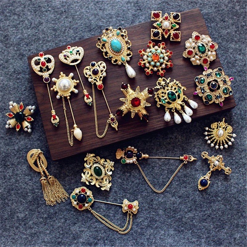 Pin / Joia / Broche Vintage Barroco De Pérolas Crytal Com Strass Imitação D