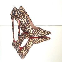 Sapato onça sola vermelha scarpin bico fino salto alto 12 cm estampa oncinh