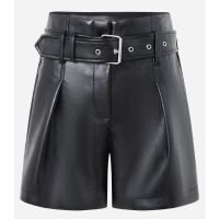 Short em Material Sintético com Cinto e Fivela em Metal Preto