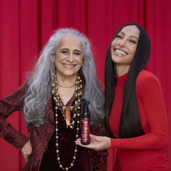 Maria Bethânia estrela campanha de TRESemmé com Sabrina Sato