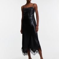 Vestido Midi Acetinado com Costas Decotadas e Barra Rendada Preto