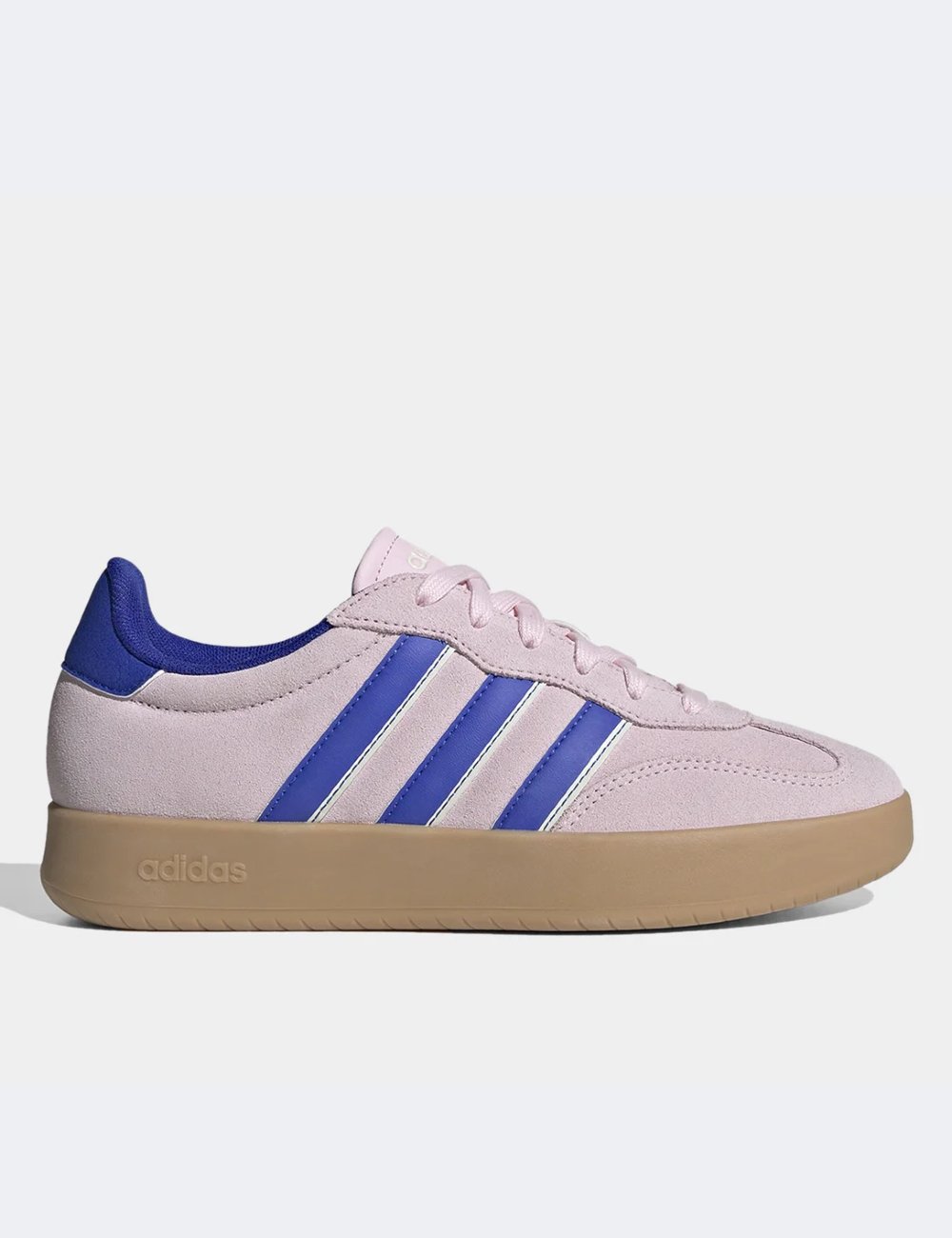 Tênis Adidas Samba rosa com listras azuis e solado marrom claro.