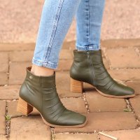 Bota Bico Quadrado Detalhe em Rugas Dina Mirtz