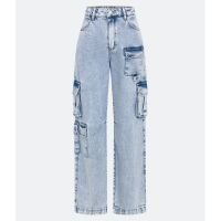 Calça Reta em Jeans com Bolsos Cargo e Meia Argola em Metal Azul