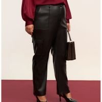 Calça Reta Material Sintético Bolso Cargo Curve & Plus Size Preto