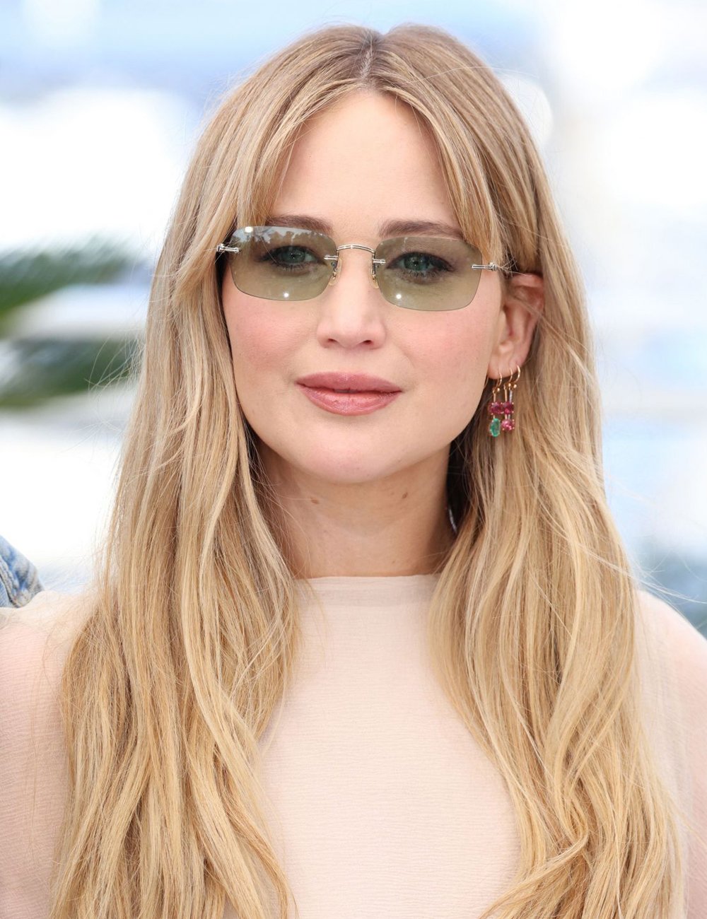 Jennifer Lawrence posa no tapete vermelho do Festival de Cannes 2025
