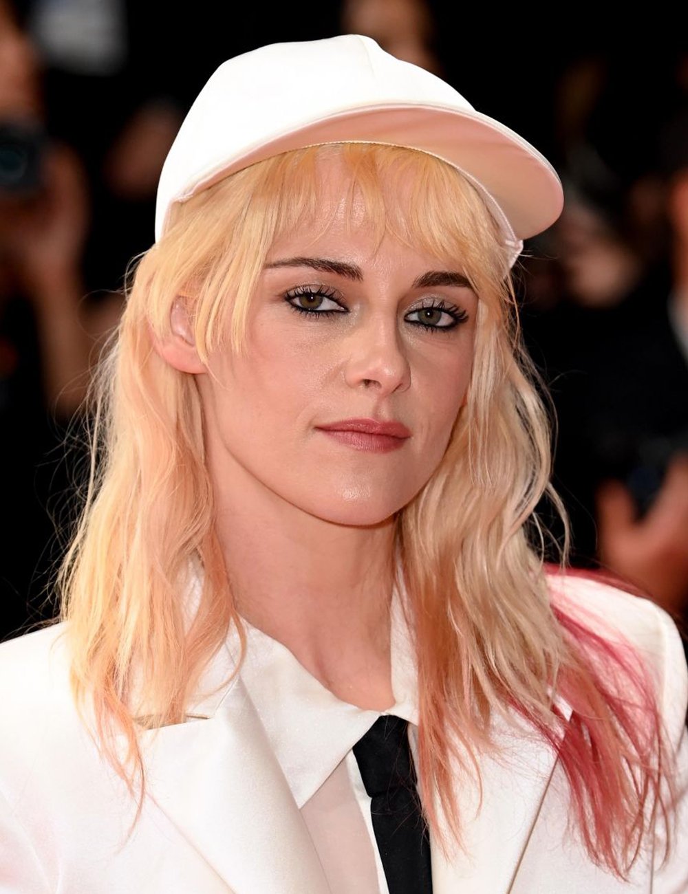 Kristen Stewart posa no tapete vermelho do Festival de Cannes 2025