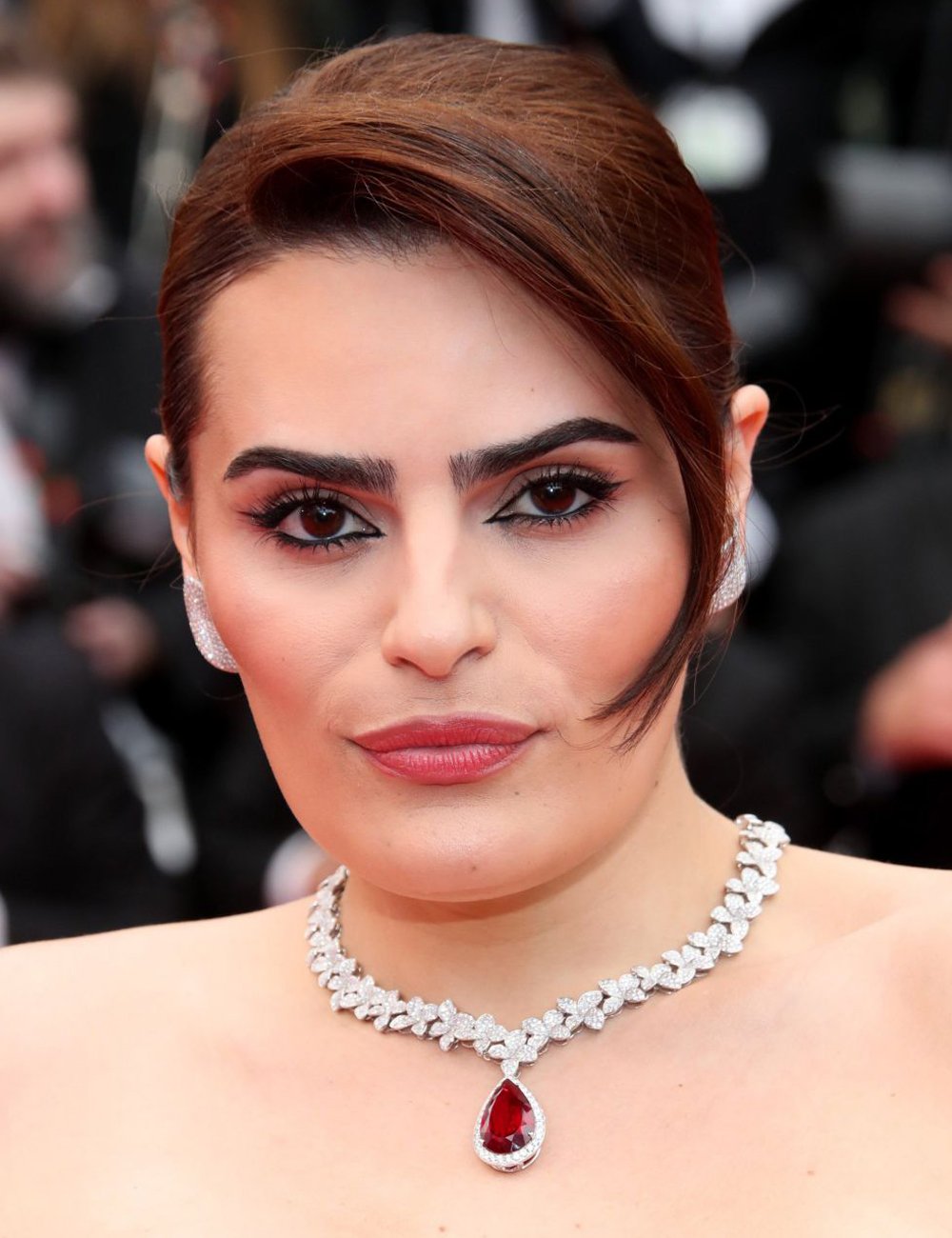 Nava Mau posa no tapete vermelho do Festival de Cannes 2025