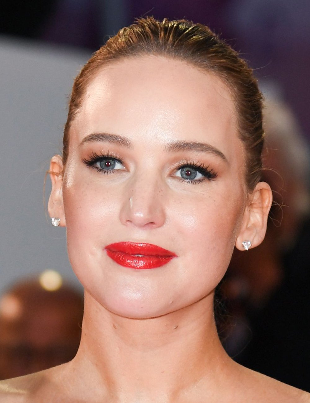 Jennifer Lawrence posa no tapete vermelho do Festival de Cannes 2025