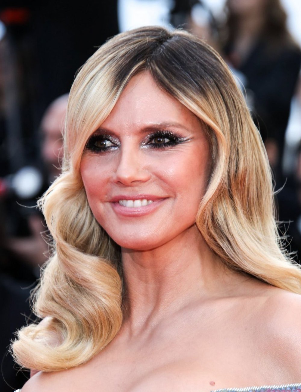 Heidi Klum posa no tapete vermelho do Festival de Cannes 2025