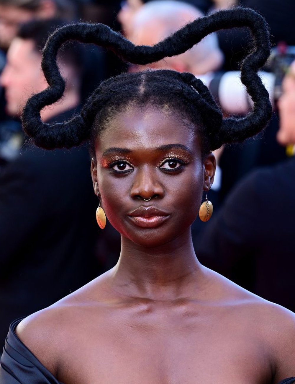 Laetitia Ky posa no tapete vermelho do Festival de Cannes 2025