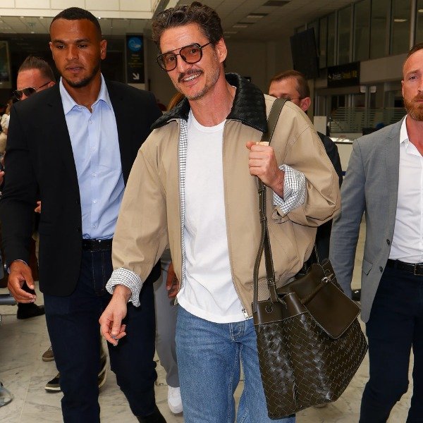 De Bottega Veneta a Valentino, esse é o estilo de Pedro Pascal