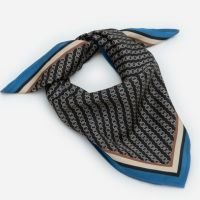 Lenço de Cetim com Estampa de Correntes Preto