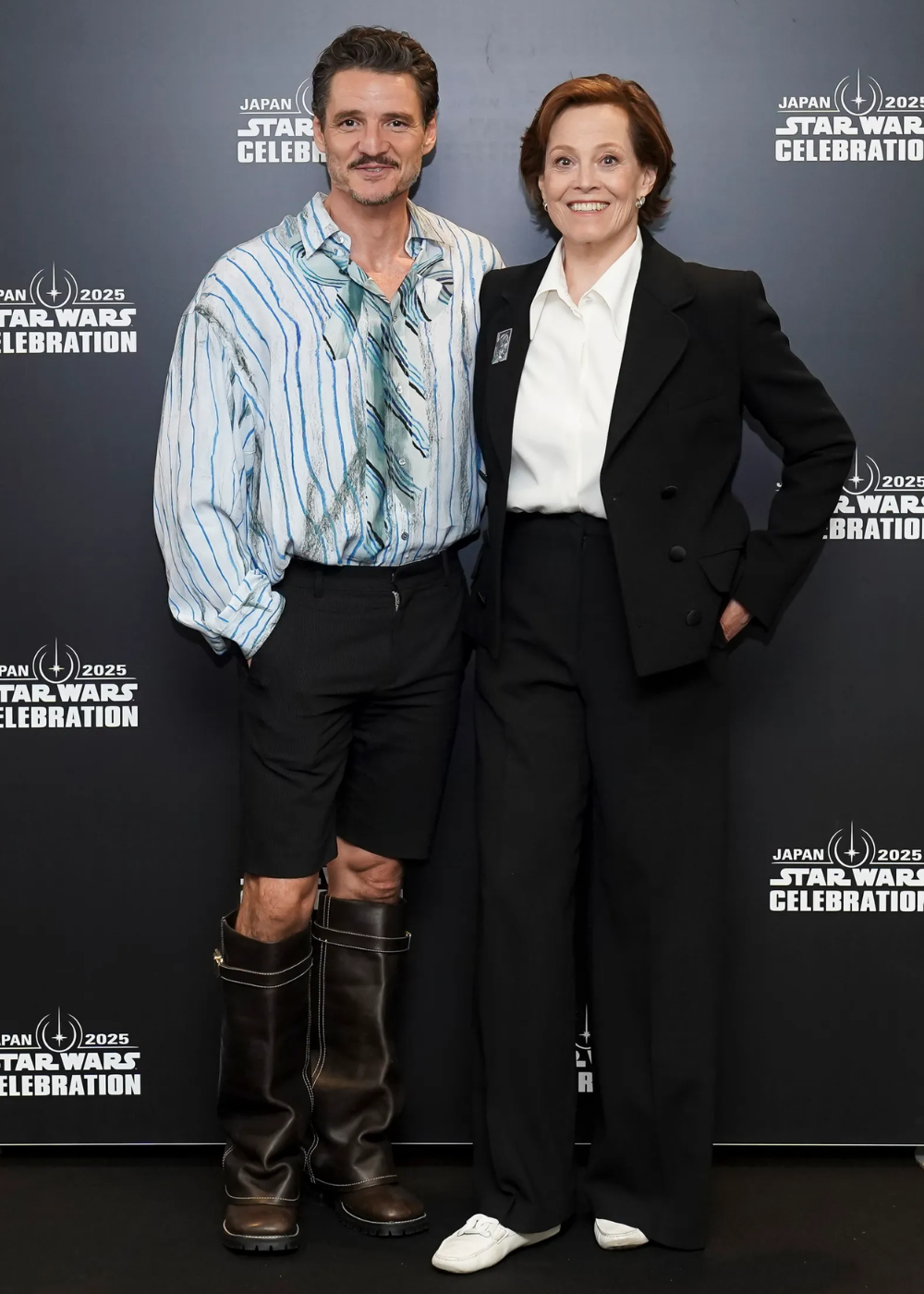 Pedro Pascal e Sigourney Weaver em Chiba, Japão para a celebração de Star Wars.