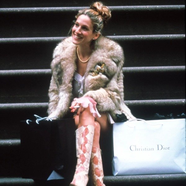 Apaixonada pelos sapatos da Carrie Bradshaw? Achamos 7 modelos similares