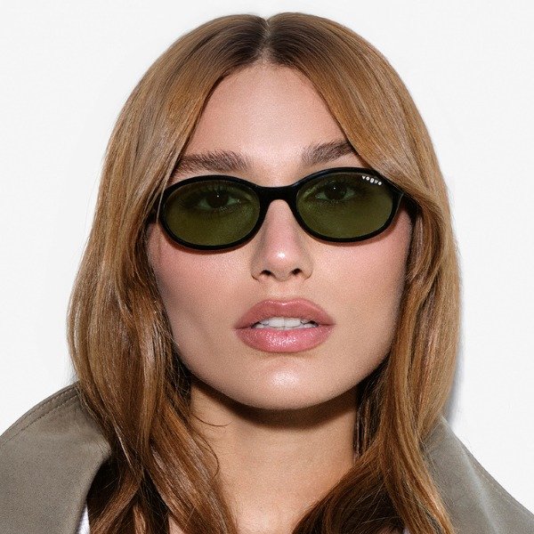 Sasha é a mais nova embaixadora da Vogue Eyewear e te contamos tudo sobre