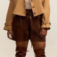 Short em Material Sintético com Amarração Curve & Plus Size Marrom