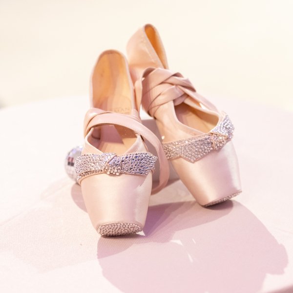 Alexandre Birman assina sapatilha exclusiva para gala do YAGP