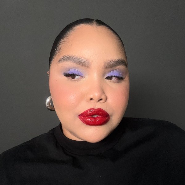 O roxo é o novo preto? Saiba como usar a cor no inverno 2025