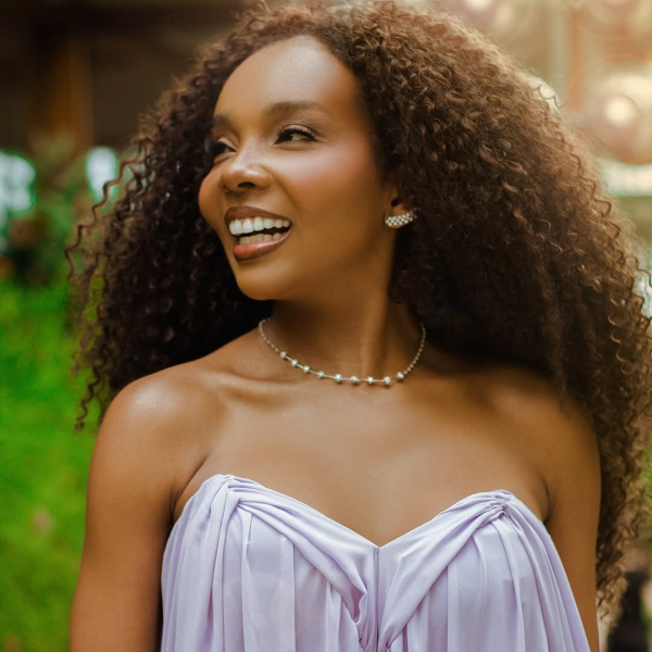 Thelma Assis dá dicas de cuidados para cabelos cacheados e crespos