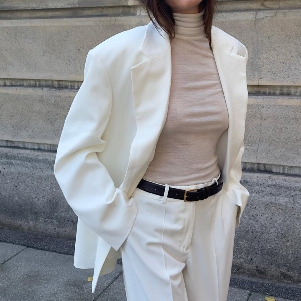 Do trabalho ao happy hour: 6 looks com blazer branco para apostar