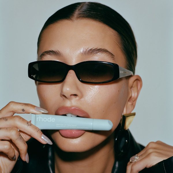 E.l.f. compra Rhode, marca de Hailey Bieber, por US$ 1 bilhão