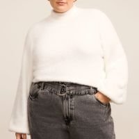 Suéter em Tricô com Pelinhos e Gola Alta Curve & Plus Size Branco