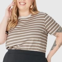 Camiseta Feminina Plus Size Listrada Em Algodão
