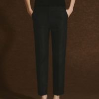Calça Cenoura em Alfaiataria Casulo Besouro Preto e Azul