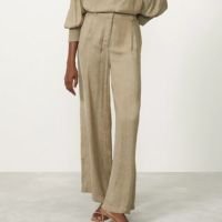 Calça cobra acetinada