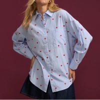 Camisa Alongada em Tricoline com Listras e Bordado de Coraçõezinhos Azul
