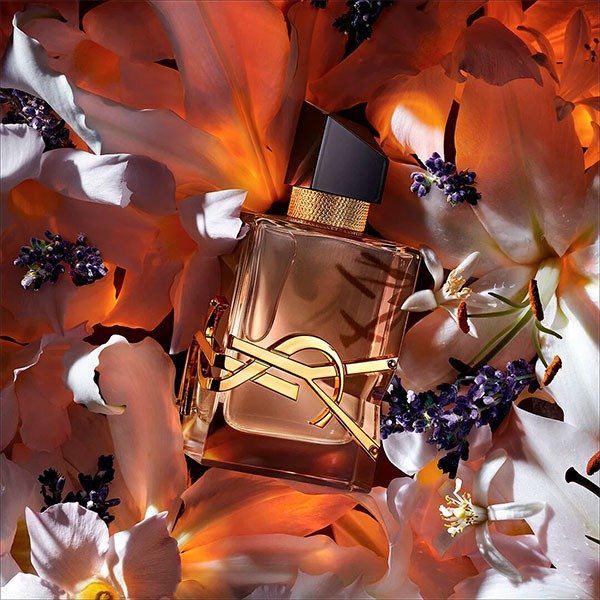 YSL lança nova versão de Libre com flores e notas quentes