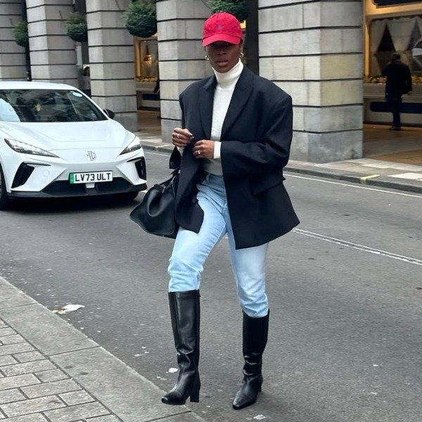 Looks com bota preta: inspirações para usar o sapato favorito do inverno