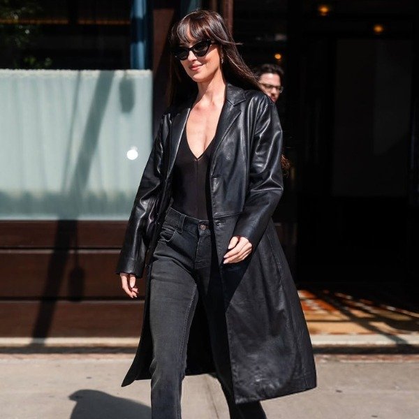 Estamos amando os looks da Dakota Johnson na turnê de Amores Materialistas