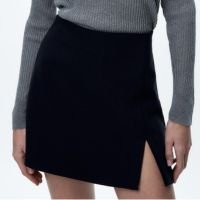 SHORT-SAIA COM PARTE INFERIOR COM ABERTURAS
