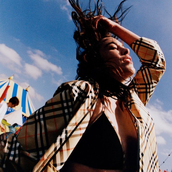 Música, lama e xadrez: a estética dos festivais Burberry