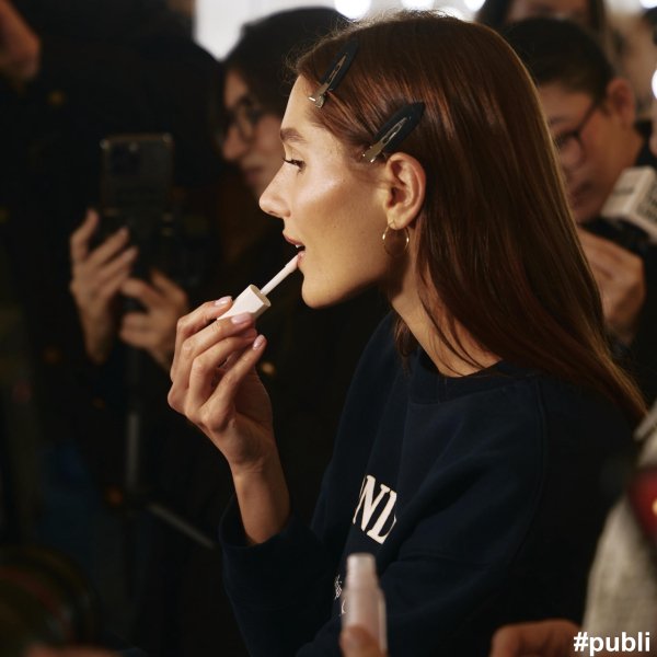 Descobrimos o Lip Oil que a Sasha usou no desfile da Mondepars