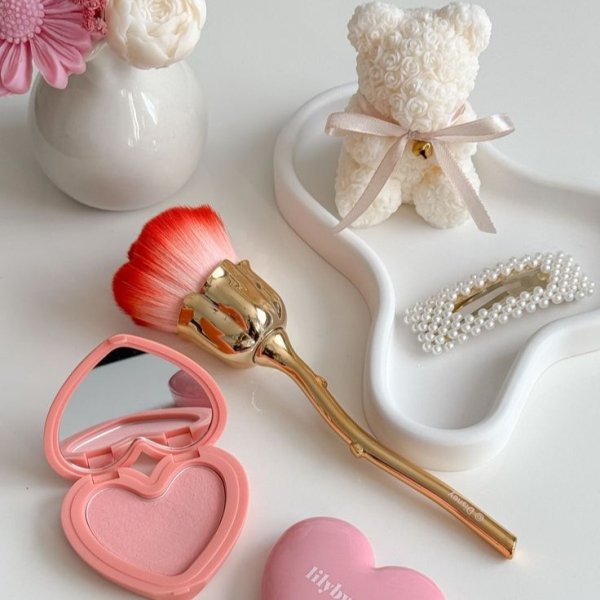 Como os cosméticos podem influenciar na puberdade precoce de meninas