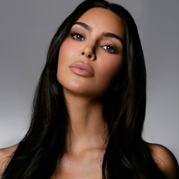 Descobrimos mais um truque de maquiagem da Kim Kardashian
