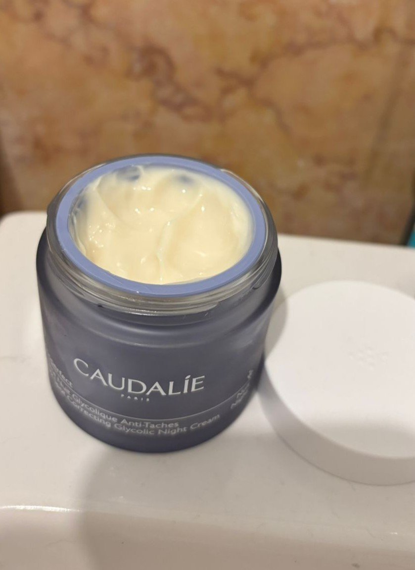 Esses produtos da Caudalie ajudaram a recuperar minha pele durante a noite 