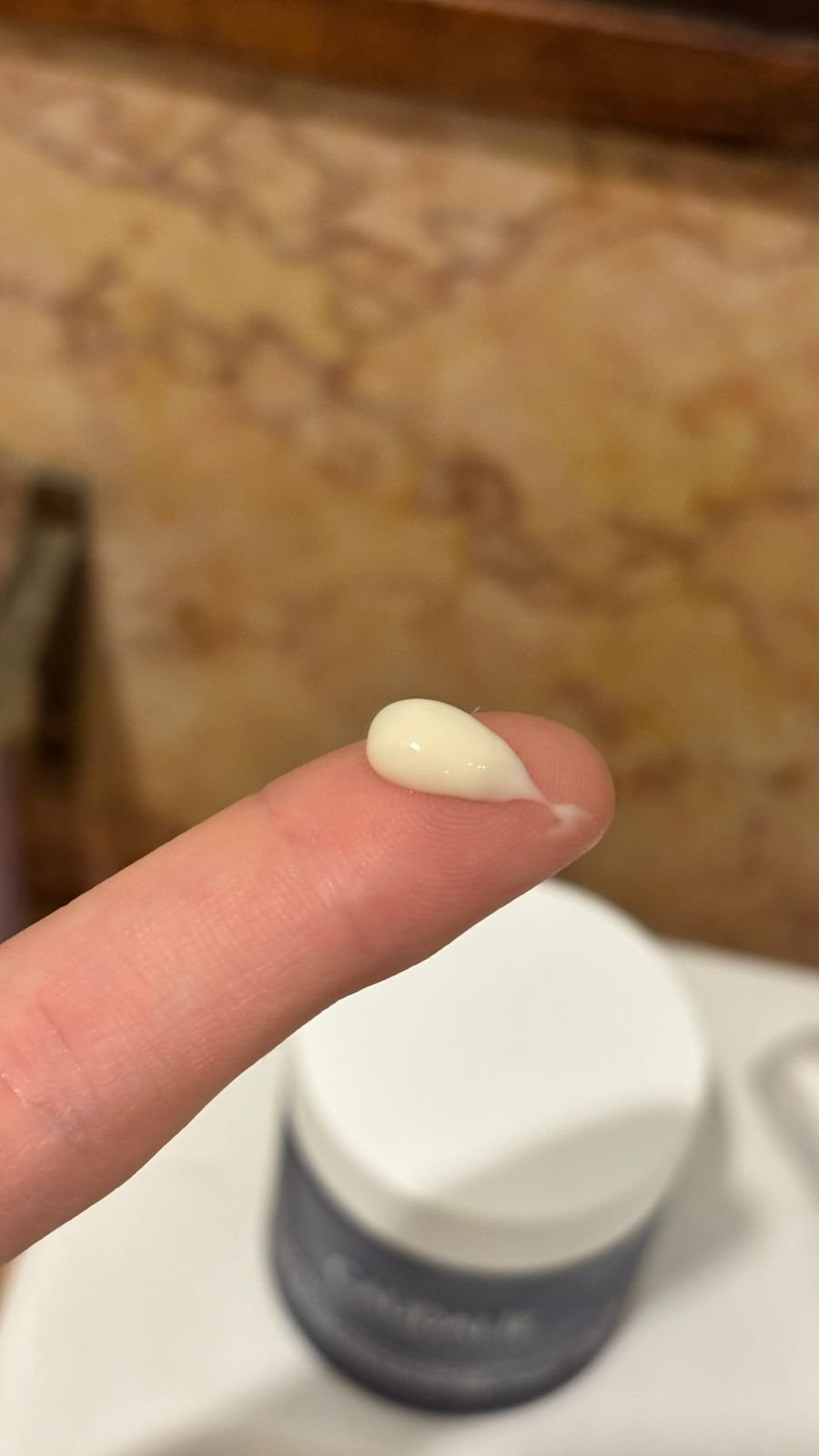 Esses produtos da Caudalie ajudaram a recuperar minha pele durante a noite 