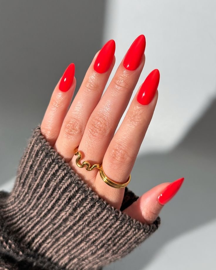 Cansada das unhas decoradas? Essas são as cores de esmalte do momento